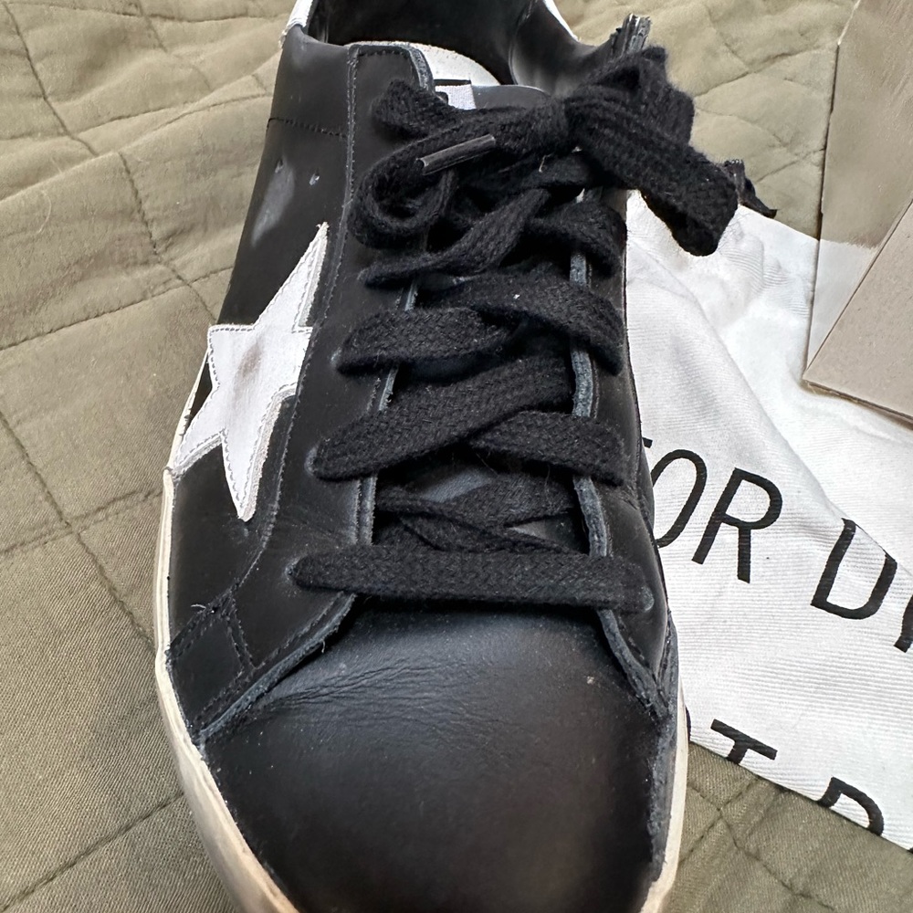 Golden Goose classic B&W sneaker. - Picture 4 of 7
